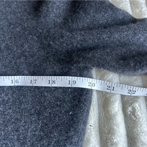 Lord & Taylor Cashmere Grey Turtleneck Sweater Womens XS - Picture 7 of 10